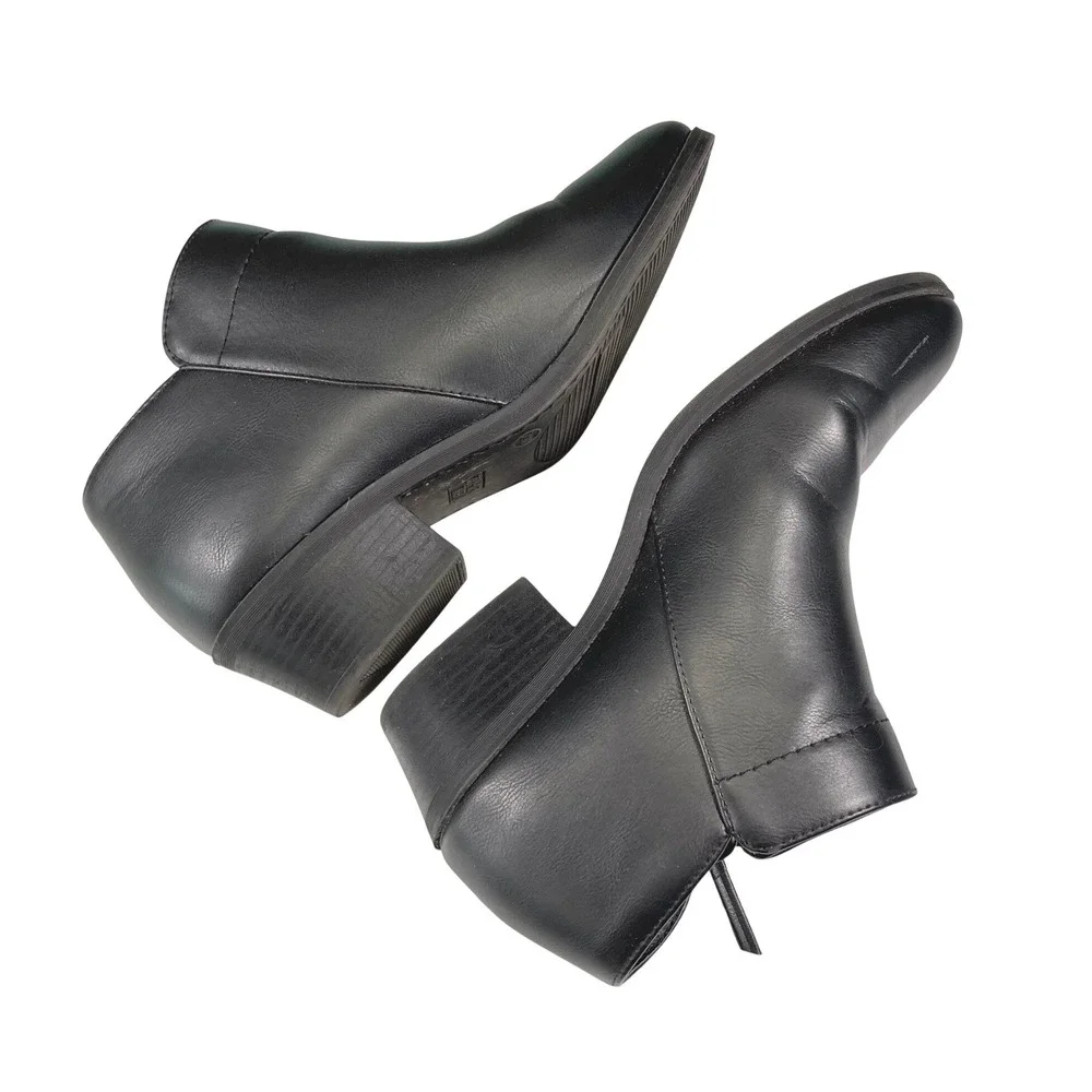 Time and Tru 7.5W Black Ankle Boots Side Zip Block Heel Minimalist Classic